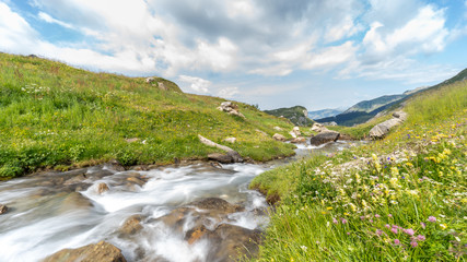 Bergbach am Comet de Roselend, Auvergne-Rh&ocirc;ne-Alpes, Frankreich