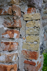 Altes Mauerwerk mit Mängeln