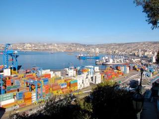 Fototapeta na wymiar View of Valparaiso port in Chile