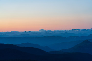 Obraz premium Sunset Towards Mount Baker From Freemont Lookout, Mount Rainier National Park