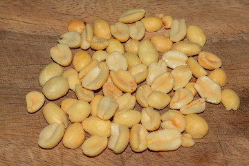 Cacahuates secos, naturales.