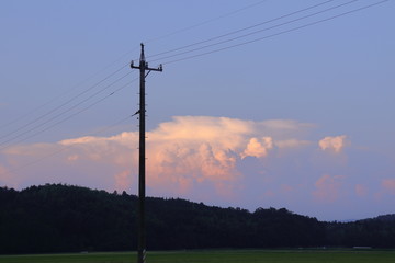 Fototapeta na wymiar 積乱雲と電線
