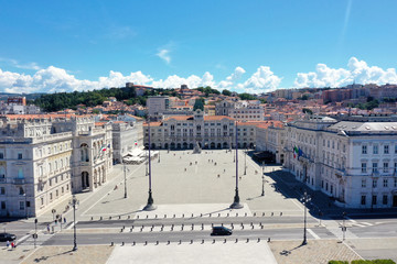 Piazza Unità d'Italia vista dall'alto-Trieste  © Etna ·REC Attivo