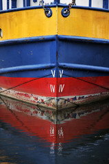 Fototapeta na wymiar Bow of old tug boat