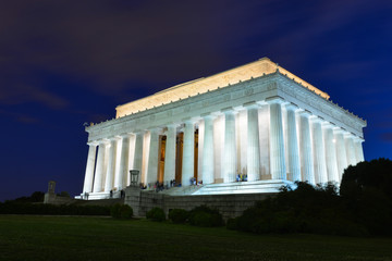 Obraz premium Lincoln Memorial at night - Washington DC USA 