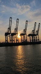 Fototapeta na wymiar Sonnenuntergang im Hafen 04