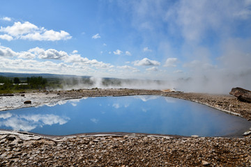 Heisser Geysirsee auf Island (Strokkur)