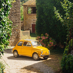 vieille voiture jaune rétro vintage