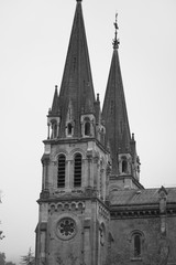 Detalle de las torres en blanco y negro