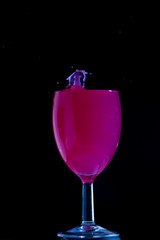 verre appétitif plein éclabousse 