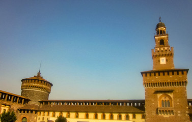Fototapeta na wymiar Uno de los castillos antiguos de europa su arquitectura diferente.