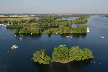 Hamburg Tatenberg, Dove Elbe, Wassersportpark Tatenberger Bucht mit Inselwelt und Eichbaumseeaus der Luft.