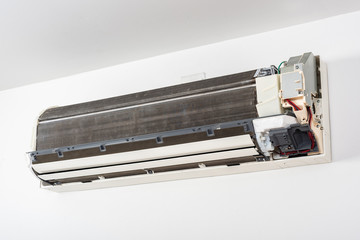 Cleaning air conditioner indoor unit