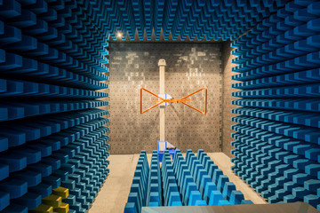 Fully anechoic chamber