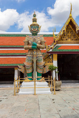 Fototapeta premium Wat Phra Kaew and Grand Palace in sunny day