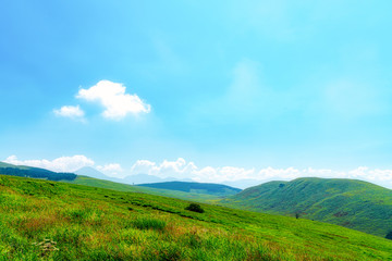 Fototapeta na wymiar 【長野県 霧ヶ峰】雲上の高原風景