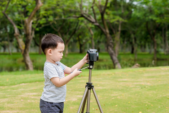 Thai baby photographer shooting in nature