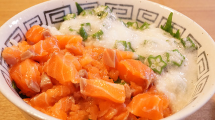 サーモンと山芋、オクラのねばねば丼