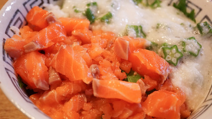 サーモンと山芋、オクラのねばねば丼