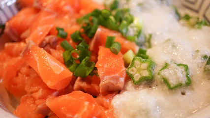 サーモンと山芋、オクラのねばねば丼