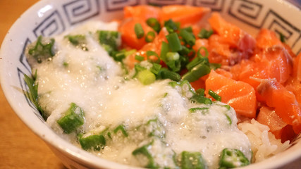 サーモンと山芋、オクラのねばねば丼