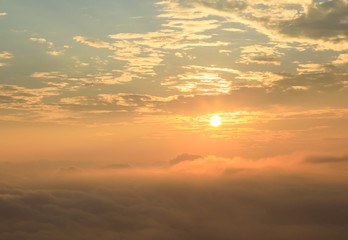 夏の朝、美ヶ原のきれいな雲海と朝焼け