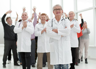 Fototapeta na wymiar doctors and patients clap their hands. applaud and enjoy success