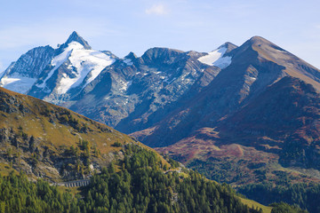 Obraz premium View of Grossglockner mountain from the high mountain road. Breathtaking views of the Austrian Alps.