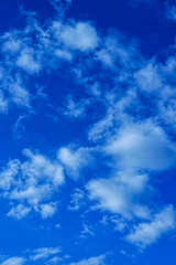 この雲の向こうに世界が君を待っている