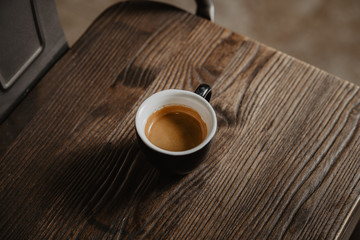 taza de espresso negro, café solo de especialidad