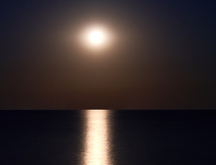 Fototapeta na wymiar moon path on sea water