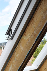 Neue Dachfenster bei Hausrenovierung