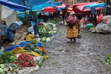 Fotobehang Bolivia La Paz - Rodriguez Market - Mercado Rodriguez street market stalls © Marko
