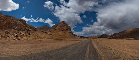 Fototapeta na wymiar Central Asia. Tajikistan. High-altitude valleys of the North-Eastern section of the Pamir tract near the border with Kyrgyzstan.