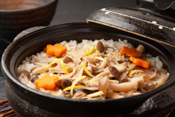 キノコの炊き込みご飯