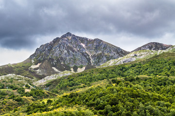 El pico Toneo supera los 2000 msnm.
