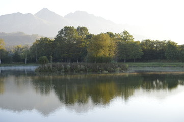 Obraz premium Lake at sunrise