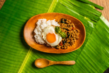 ガパオライス　タイ料理　 Phad Bai Gaprao Gai Sap Thai dish