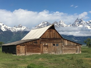 Fototapeta na wymiar Log Cabin/Barn in Mountains