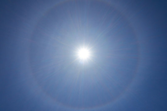 halo around the sun,fantastic optical phenomenon in the atmosphere around the sun