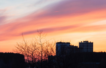 Прекрасный оранжевый закат в городе Ижевск