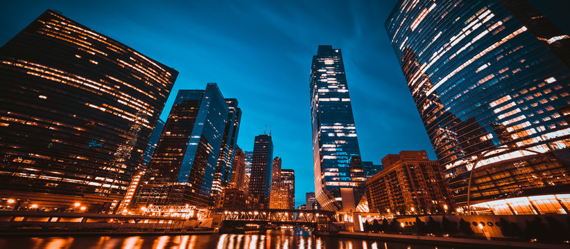 panoramic view of Chicago skyline by night