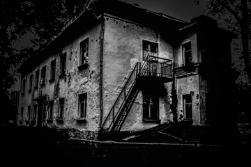 old abandoned house2