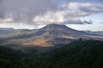 Obraz na płótnie Canvas high volcano with clouds on Bali island