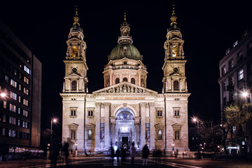 Fototapeta na wymiar St Stephan's Basilica at Midnight