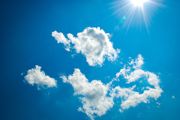 Fototapeta na wymiar Sunshine filled cloud scattered blue sky
