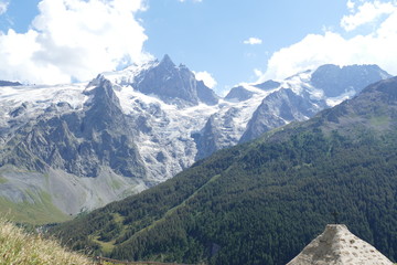Fototapeta na wymiar La Grave - Glaciers de la Meije dans le massif des écrins en France