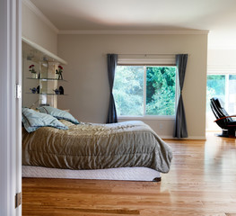 Fototapeta na wymiar Newly installed red oak floor for master bedroom
