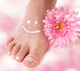 Füße mit Blume