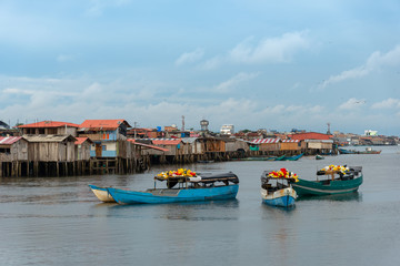 Fototapeta na wymiar Fishing village with their daily work boats. tumaco .Colombia